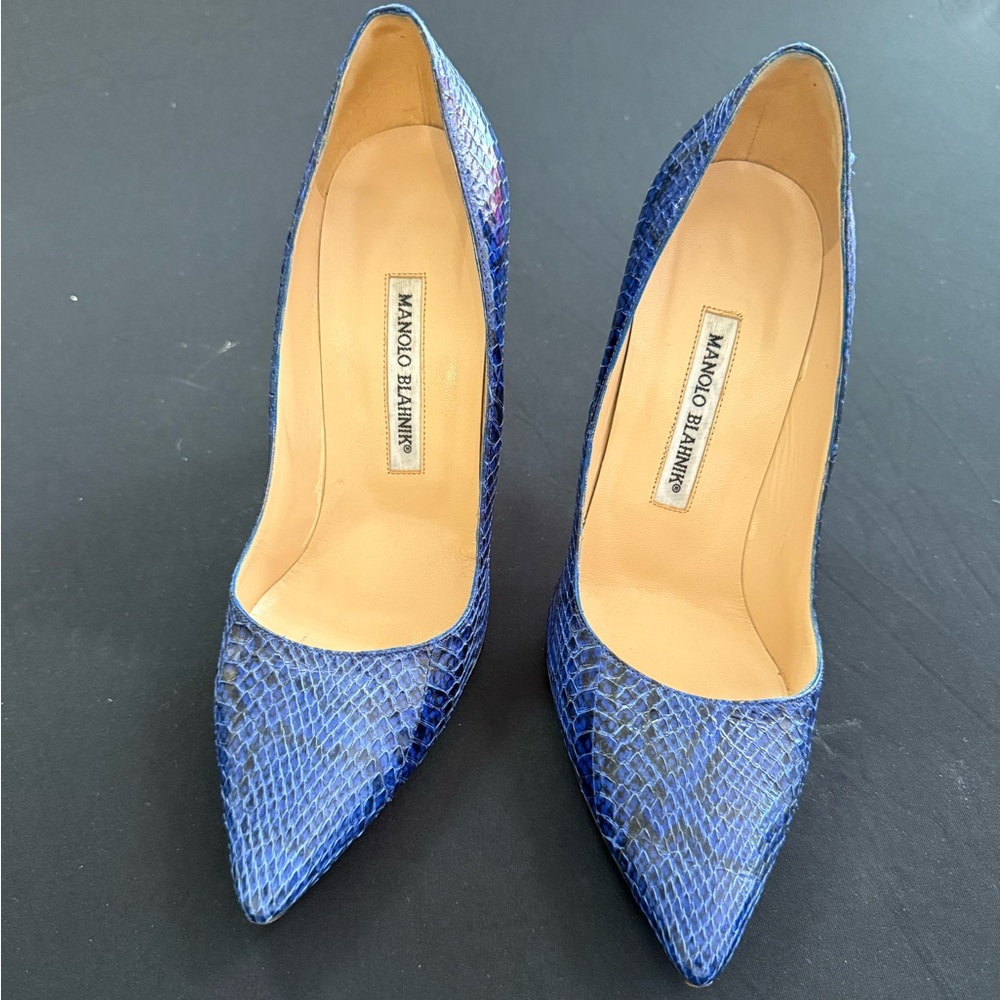 Manolo Blahnik Blue Snakeskin-Embossed Leather Pumps